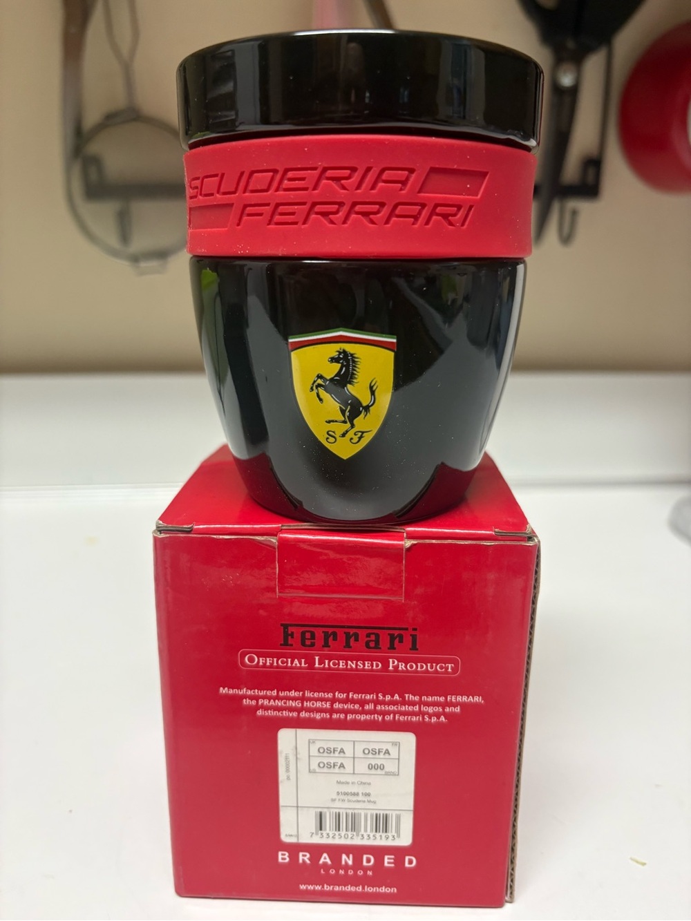 New Scuderia Ferrari Black & Red Travel Mug authentic 100%